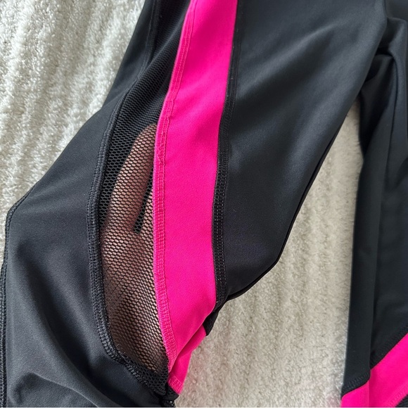 Bebe Black and Pink Capri Pants with Chevron Design - Picture 6 of 8